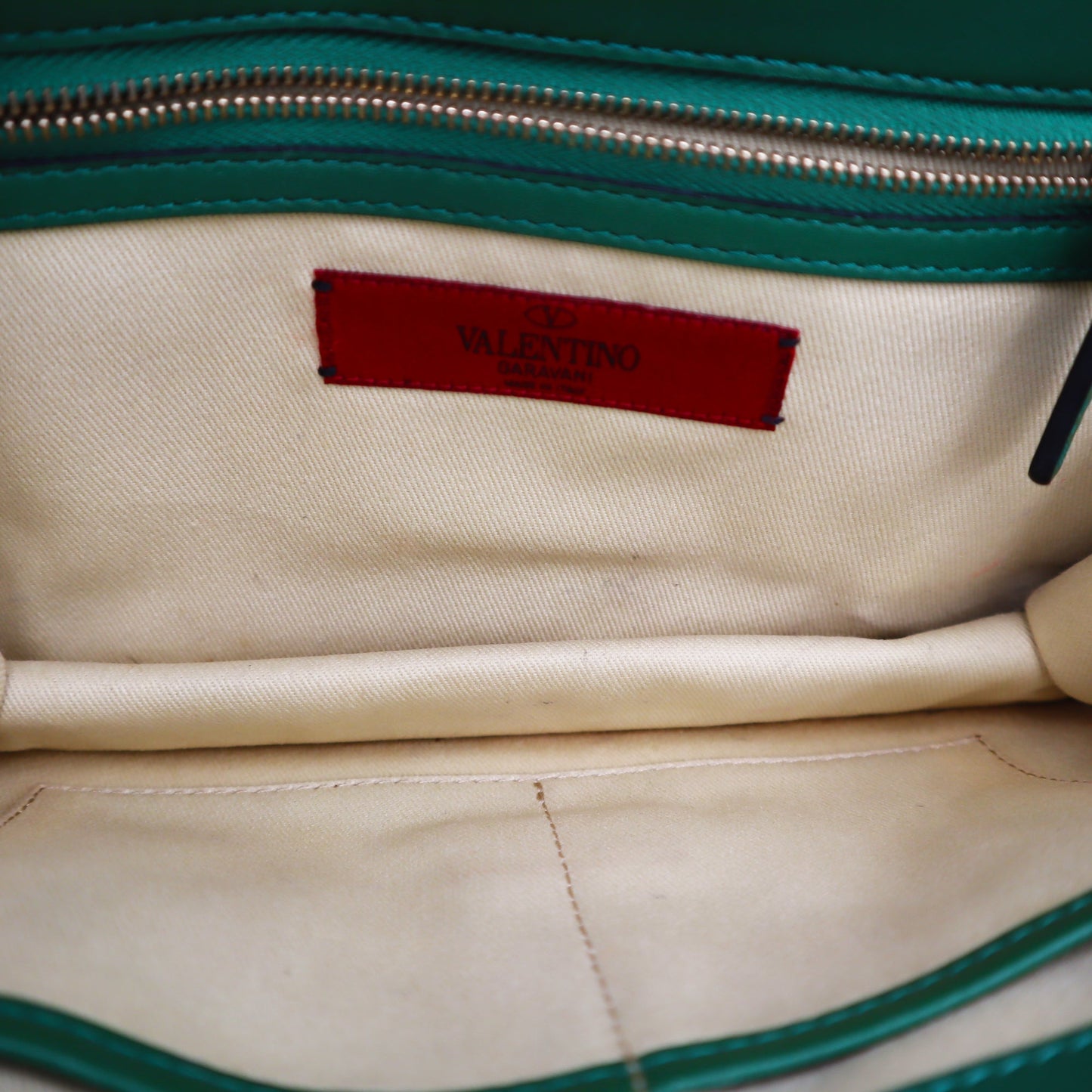 Valentino Garavani Vitello Glam Lock Rockstud Medium Shoulder Bag