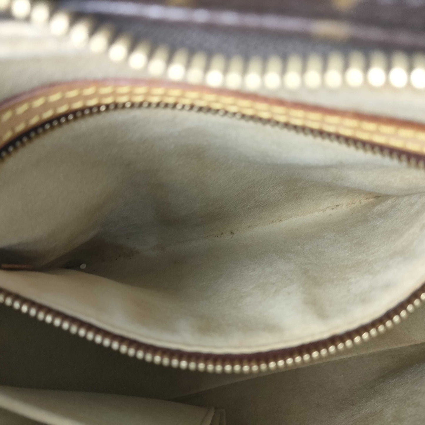Louis Vuitton Monogram Looping MM Shoulder Bag FL0022